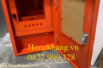 Tủ điện trong nhà cánh ngoài mica chia 2 ngăn kích thước 600x400x200x1mm sơn tĩnh điện màu đỏ ngăn trên 2 lớp cánh có mica gắn cánh ngoài giá tốt tại xưởng hà nội và TP HCM
