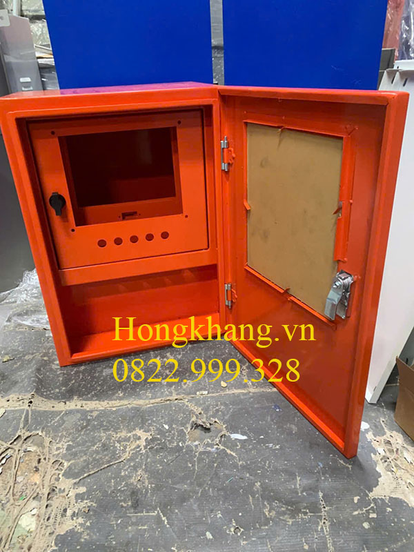 Tủ điện trong nhà cánh ngoài mica chia 2 ngăn kích thước 600x400x200x1mm sơn tĩnh điện màu đỏ ngăn trên 2 lớp cánh có mica gắn cánh ngoài giá tốt tại xưởng hà nội và TP HCM