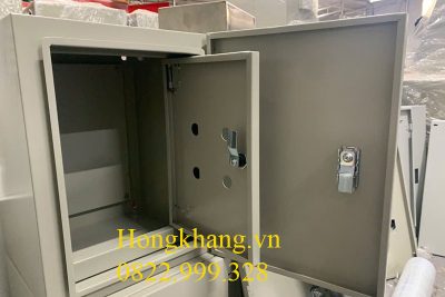 Tủ điện trong nhà sơn tĩnh điện 400x300x250x1mm có tấm panel lắp thiết bị