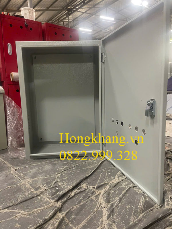 Tủ điện 1 lớp Cánh Trong Nhà Kích Thước 600x400x200x1mm Sơn Tĩnh Điện Có Tấm Panel, Khoét Lỗ Theo Yêu Cầu, Hèm Chống Bụi Giá Tốt Tại Hà Nội Và Hải Phòng