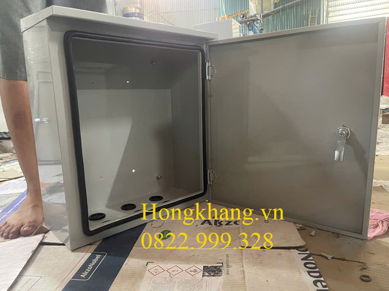 Vỏ tủ điện 1 lớp cánh kích thước 600x600x250x1,2mm Sơn Tĩnh Điện Có Tấm Panel Có Khoét Lỗ Giá Tốt Tại Xưởng Hà Nội Và TP HCM