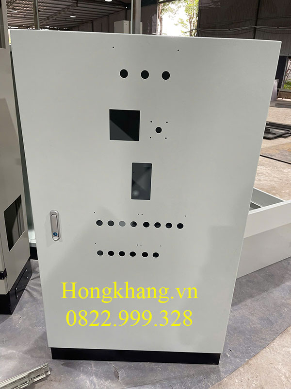 Vỏ tủ điện trong nhà 1 lớp cánh kích thước 1400x600x250x1,5mm sơn tĩnh điện màu đỏ có tấm panel có hèm thoát nhiệt giá tốt tại xưởng hà nội và hải phòng