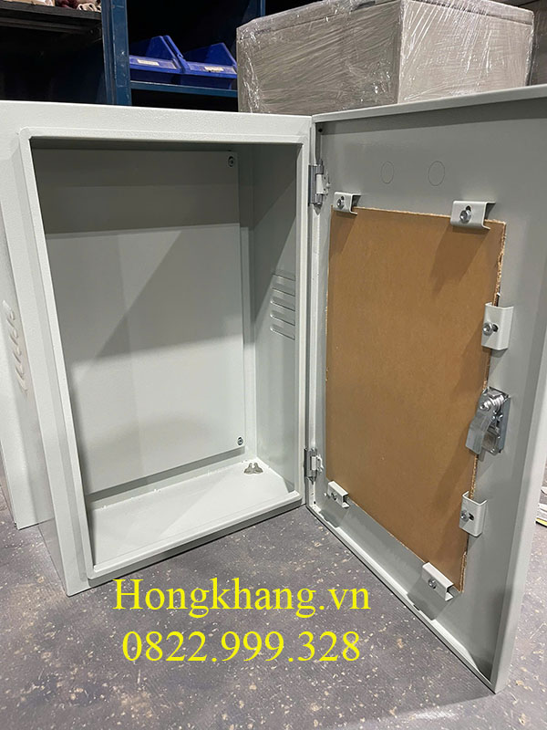 Vỏ tủ điện trong nhà 1 lớp cánh kích thước 800x600x250x1,2mm sơn tĩnh điện có tấm panel cánh ngoài mica có hèm chống bụi giá tốt tại xưởng hà nội và hải phòng