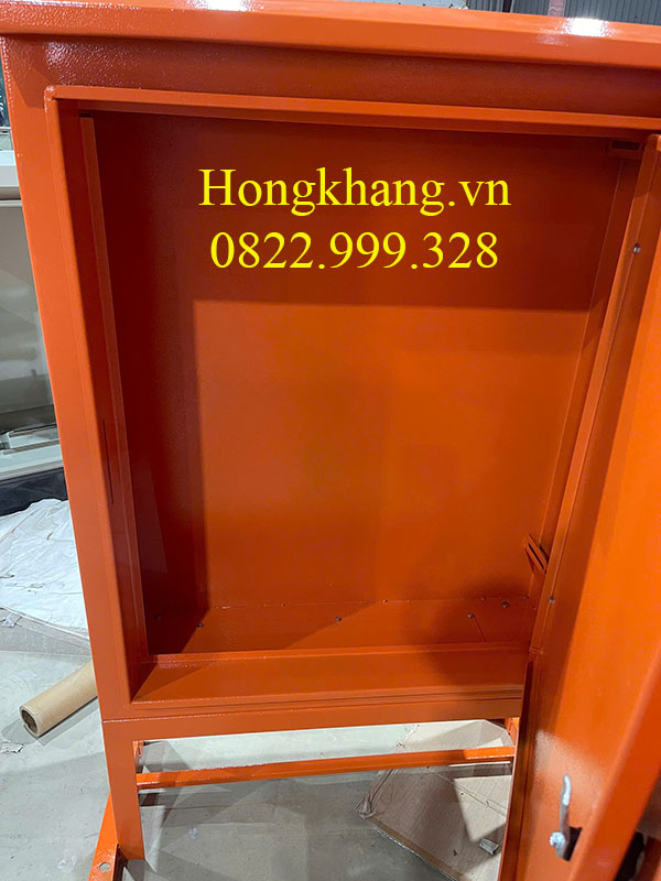 vo-tu-dien-ngoai-troi-800x600x250-khoet-lo-den