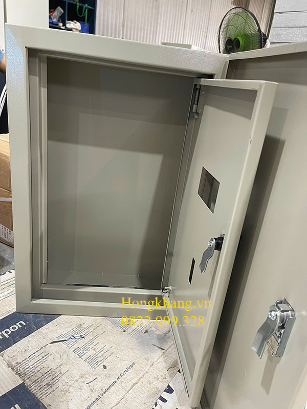 Vỏ tủ điện 2 lớp trong nhà 600x400x250x1,2mm sơn tĩnh điện có tấm panel, cánh trong và cánh ngoài khoét lỗ giá tốt tại xưởng Hà Nội và Hải Phòng